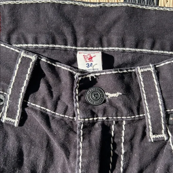 True Religion Men’s Black Denim Cut Off Shorts w/Contrast Stitching - Picture 3 of 4